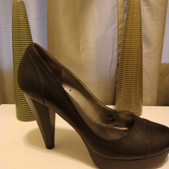 Pumps - Picture 3 of 5
